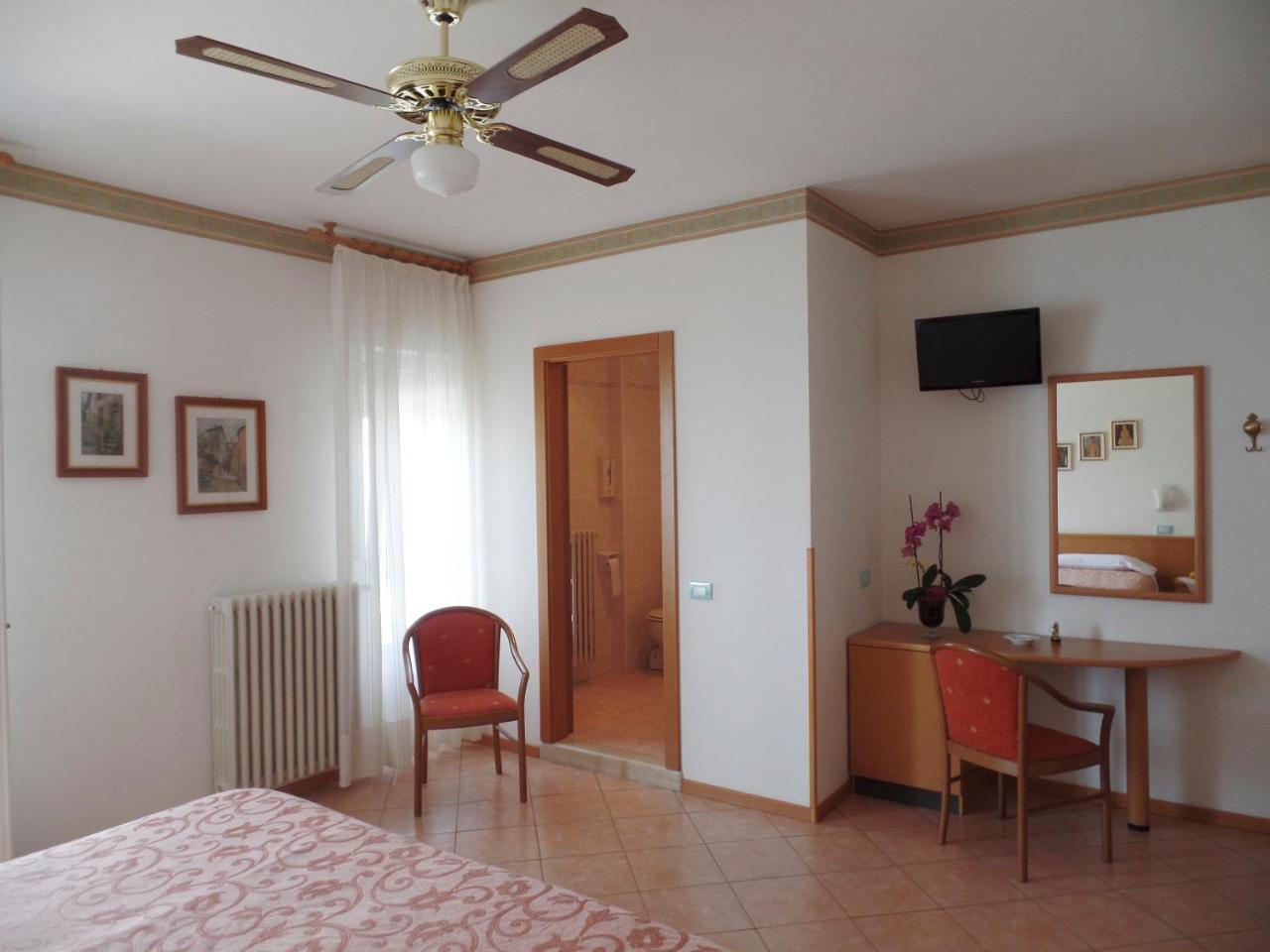 Piccolo Hotel Direkt Am See Brenzone sul Garda Exteriér fotografie
